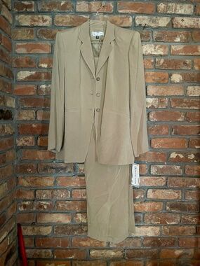 Travis Ayers Pantsuit